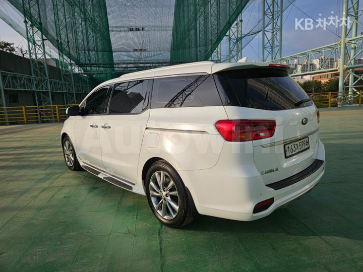 Kia Carnival 2019 KNAMC81ABKS484585 — 4