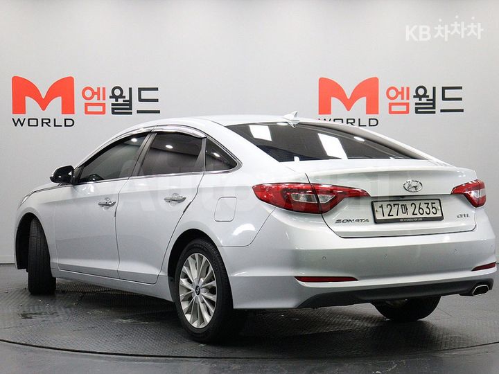 Hyundai Sonata 2015 KMHE341CBFA028901 — 4