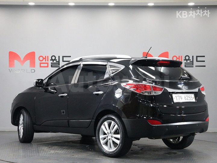 Hyundai Tucson 2010 KMHJU81VBAU035930 — 4