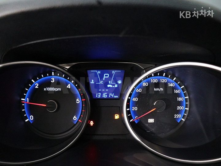 Hyundai Tucson 2010 KMHJU81VBAU035930 — 5