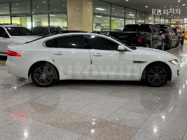 Jaguar XF 2018 — 5