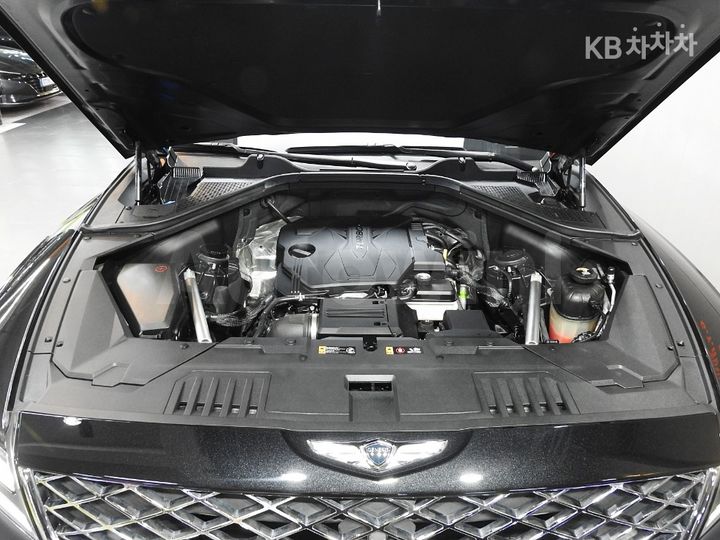 Genesis GV80 2022 KMTHA81BDNU089615 — 5