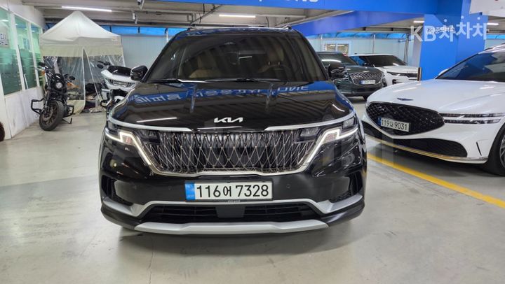Kia Carnival 2023 KNANB813BPS328945 — 2