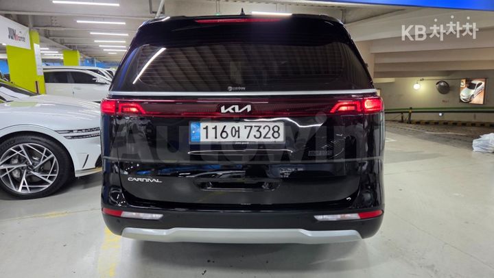 Kia Carnival 2023 KNANB813BPS328945 — 3