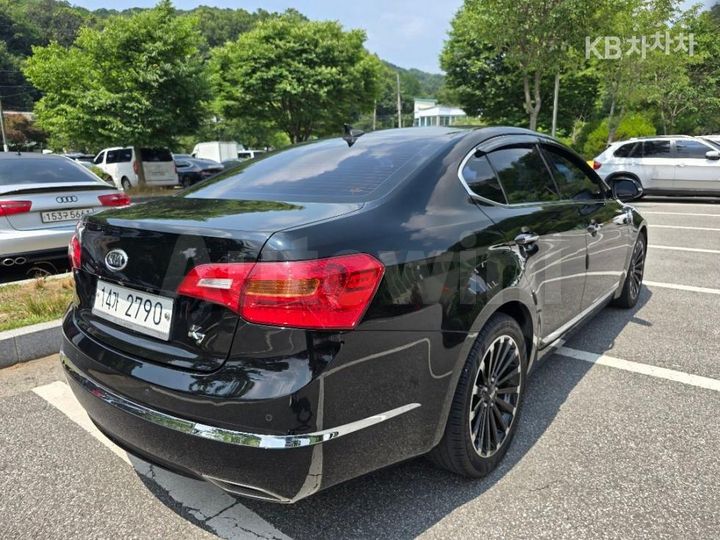 Kia K7 2011 KNALM412BBA034254 — 4