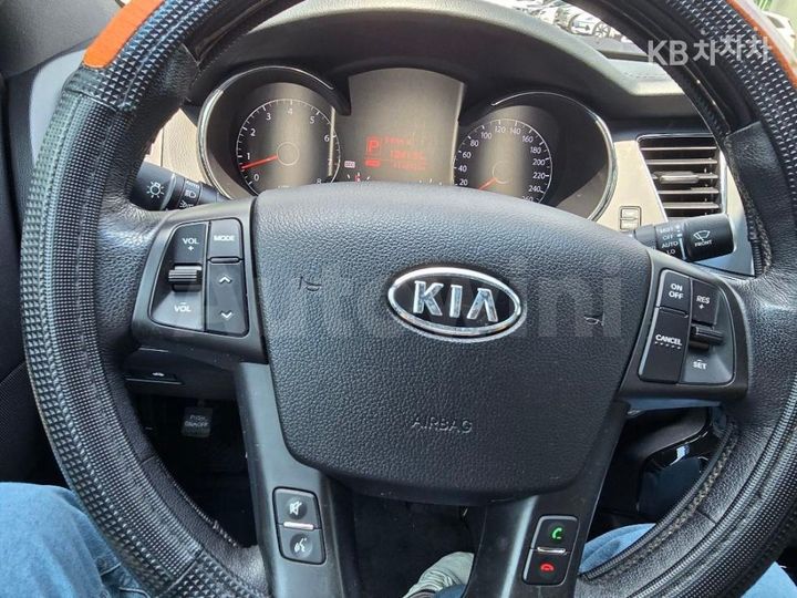 Kia K7 2011 KNALM412BBA034254 — 5