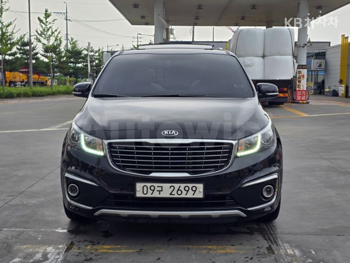 Kia Carnival 2018 KNAMC81ABJS436502 — 2