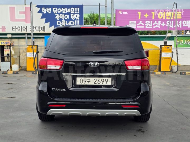 Kia Carnival 2018 KNAMC81ABJS436502 — 3