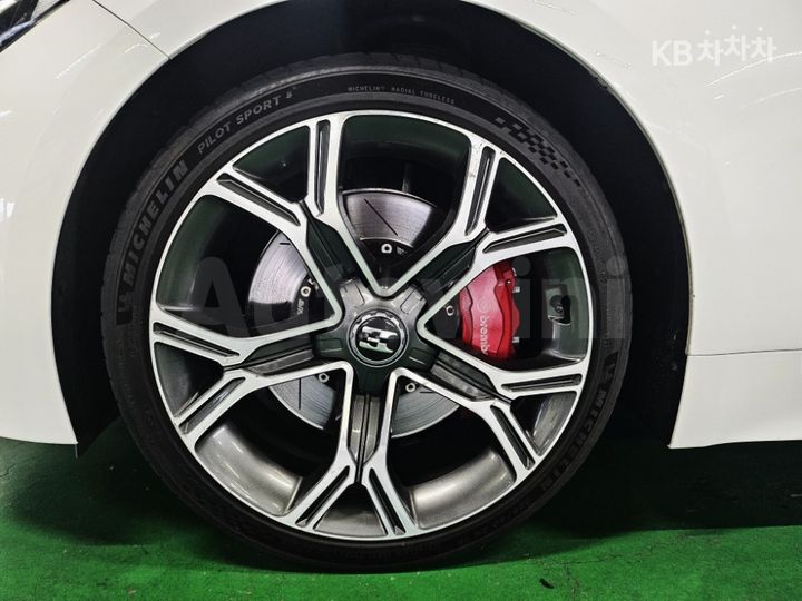 Kia Stinger 2019 — 5