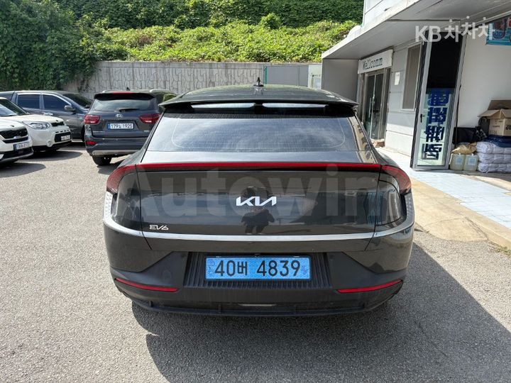 Kia EV6 2022 KNAC281AFNA002956 — 3