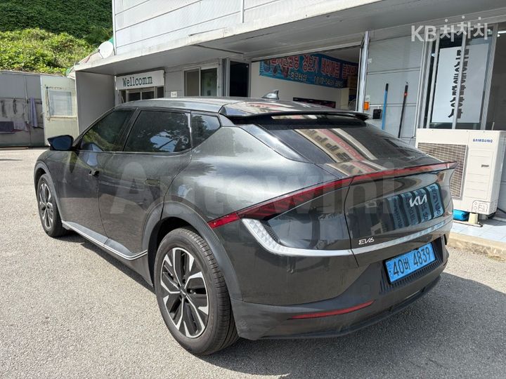 Kia EV6 2022 KNAC281AFNA002956 — 4
