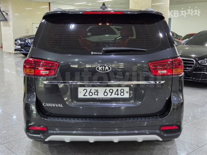 Kia Carnival 2019 KNAMC81ABKS512719 — 4