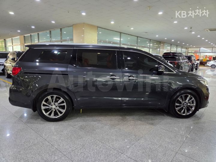 Kia Carnival 2019 KNAMC81ABKS512719 — 5