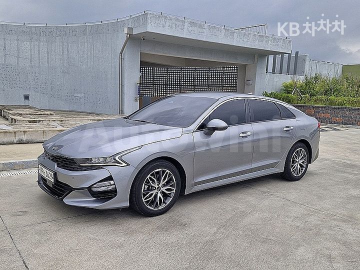Kia K5 2021 KNAG341ABMA095527 — 2