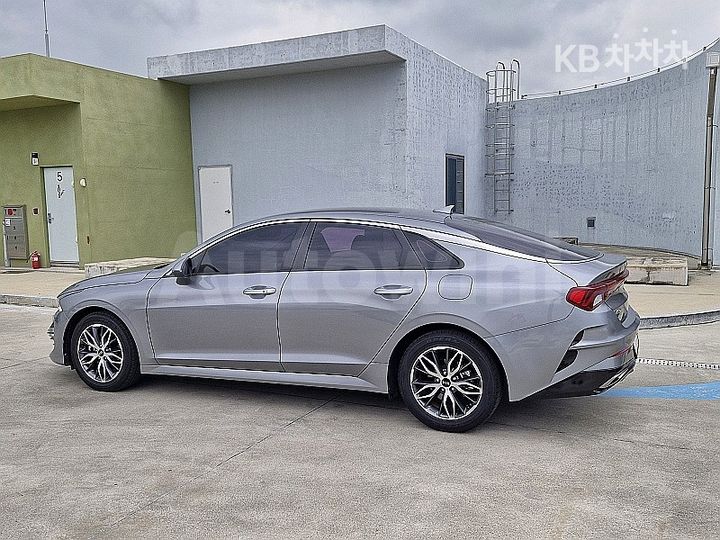 Kia K5 2021 KNAG341ABMA095527 — 5