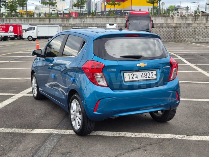 Chevrolet Spark 2019 KLYDC487DKC200958 — 4