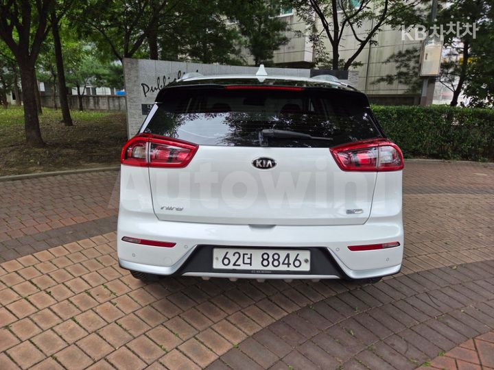 Kia Niro 2018 KNACC81CGJA089142 — 3