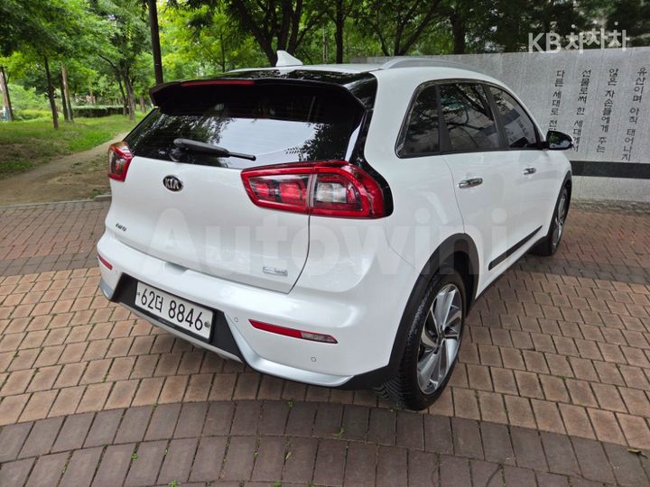 Kia Niro 2018 KNACC81CGJA089142 — 4