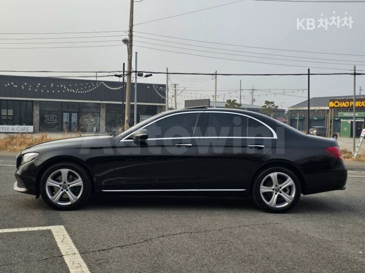 Mercedes-Benz E Class 2018 WDDZF0EB6JA402512 — 3