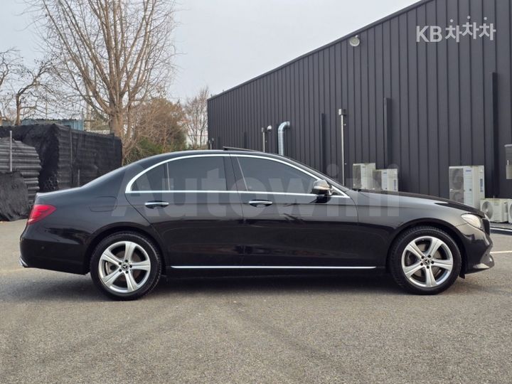 Mercedes-Benz E Class 2018 WDDZF0EB6JA402512 — 4
