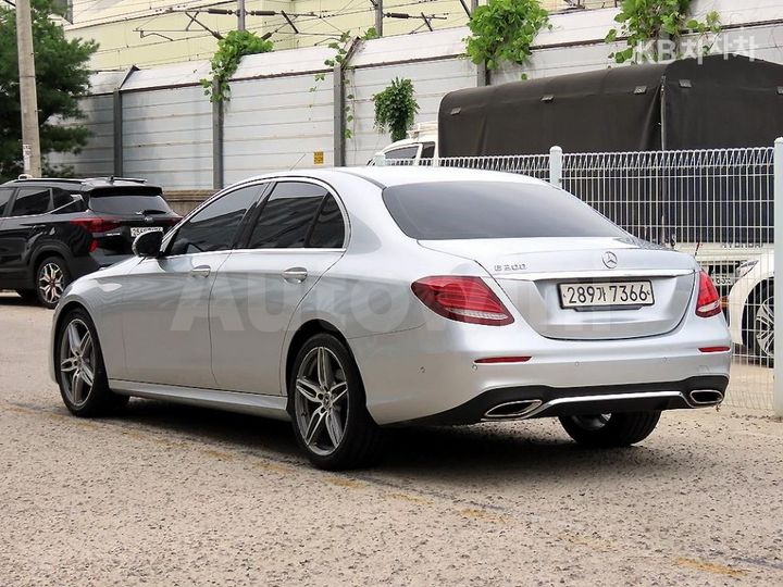 Mercedes-Benz E Class 2019 WDDZF4JB5KA498695 — 3