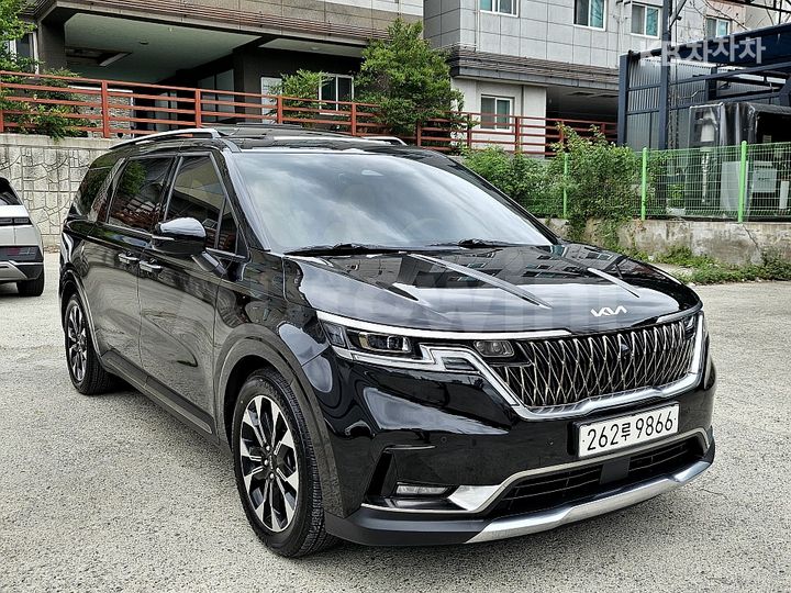 Kia Carnival 2023 KNANE81BBPS205316 — 2