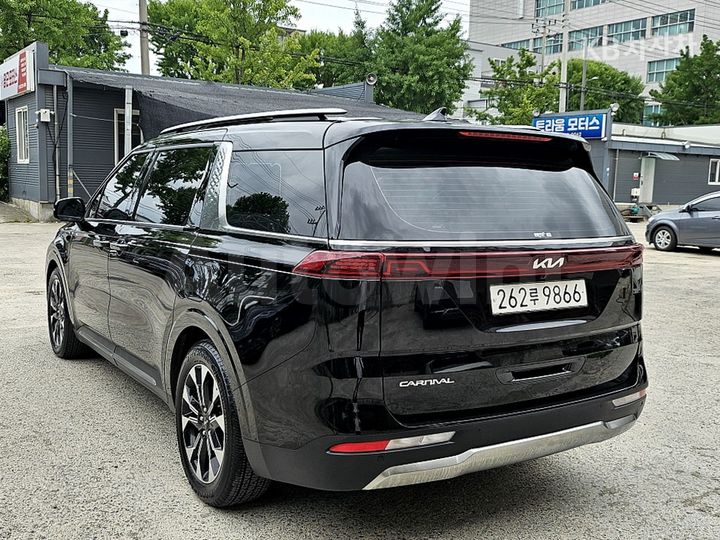Kia Carnival 2023 KNANE81BBPS205316 — 3