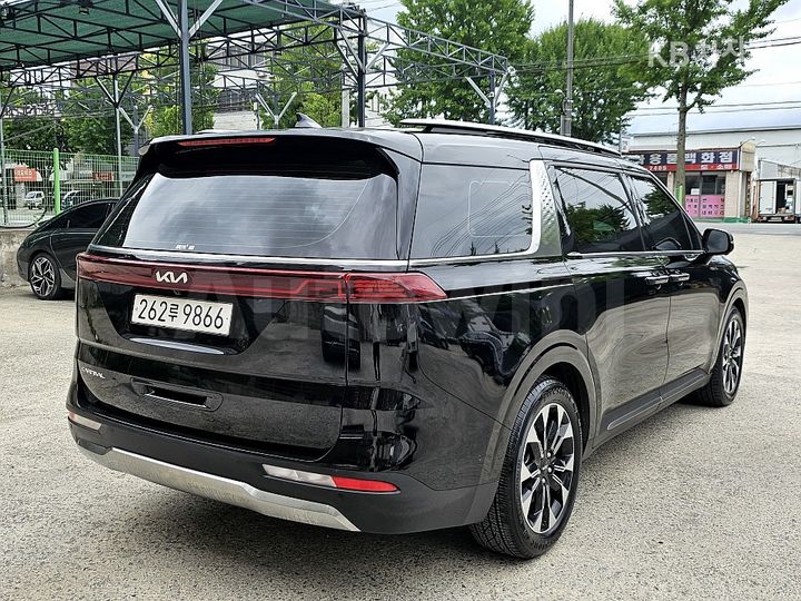 Kia Carnival 2023 KNANE81BBPS205316 — 4