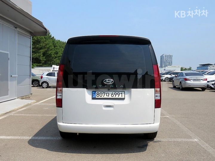 Hyundai Staria 2022 — 3