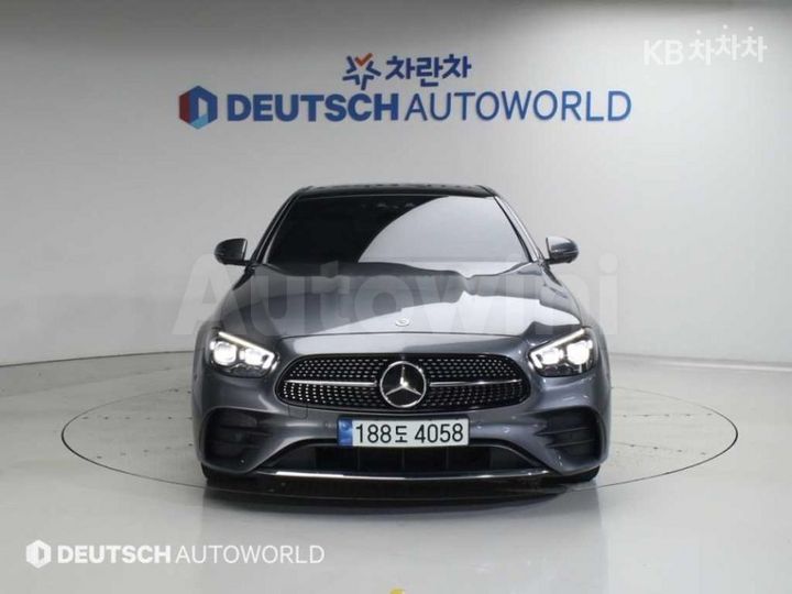 Mercedes-Benz E Class 2022 — 3