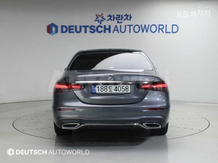 Mercedes-Benz E Class 2022 — 4