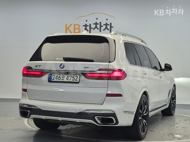 BMW X7 2021 WBATB4107M9G32198 — 4