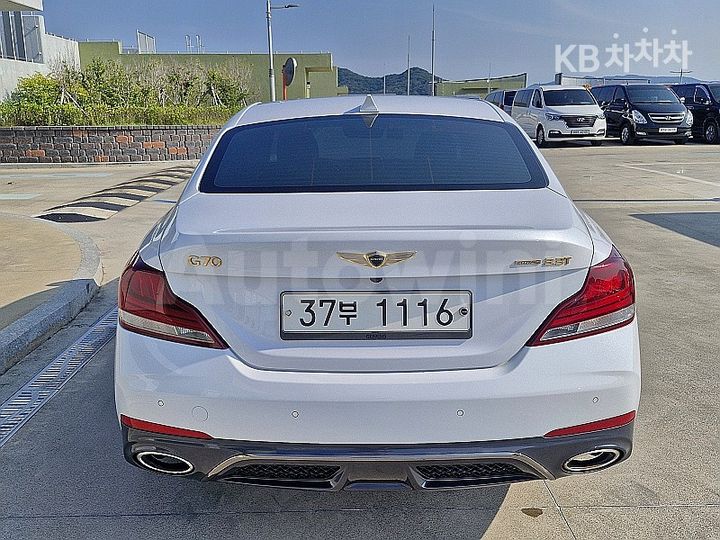 Genesis G70 2018 KMTG741EBJU006304 — 4