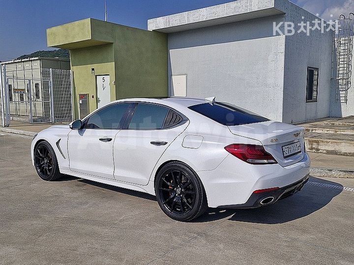Genesis G70 2018 KMTG741EBJU006304 — 5