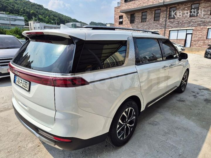 Kia Carnival 2022 KNANE81BBNS158530 — 4