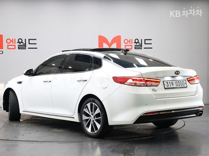 Kia K5 2016 KNAGU411BGA096813 — 3