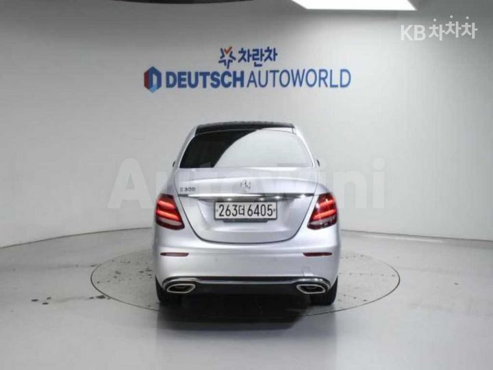 Mercedes-Benz E Class 2017 WDDZF4CB9HA131112 — 4
