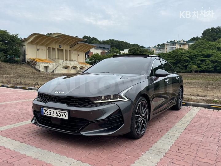 Kia K5 2023 KNAG3412BPA228002 — 2