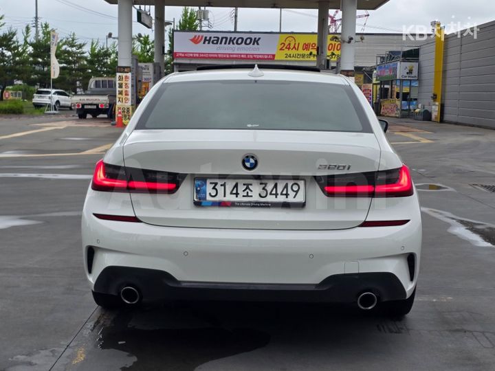 BMW 3 Series 2020 — 3