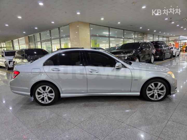 Mercedes-Benz C Class 2010 WDDGF0CB5AA319664 — 5