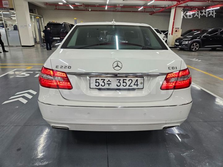 Mercedes-Benz E Class 2013 WDDHF0CB2DA744963 — 3