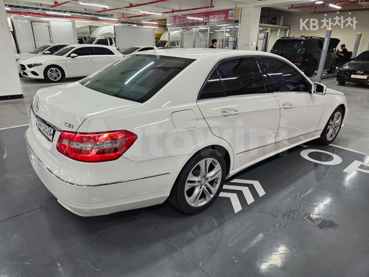 Mercedes-Benz E Class 2013 WDDHF0CB2DA744963 — 4