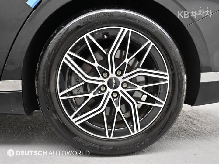 Genesis G90 2022 KMTFA41DDNU007801 — 4
