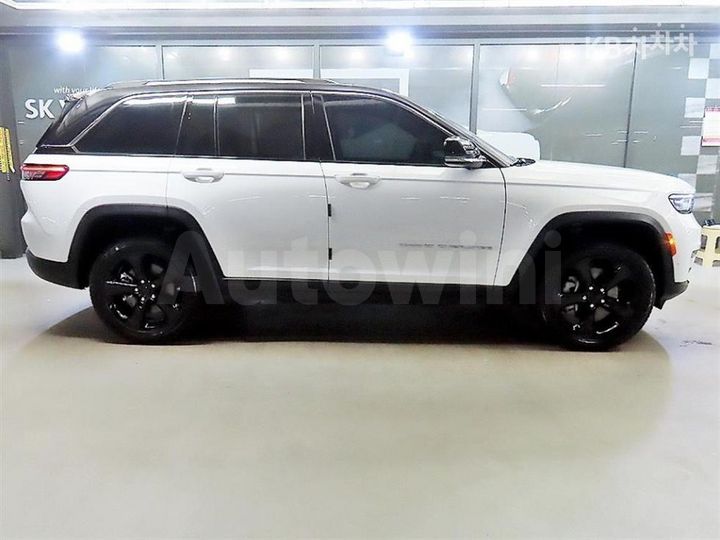 Jeep Cherokee 2023 — 3