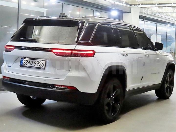Jeep Cherokee 2023 — 4