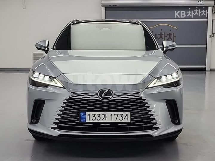 Lexus RX 2023 — 2