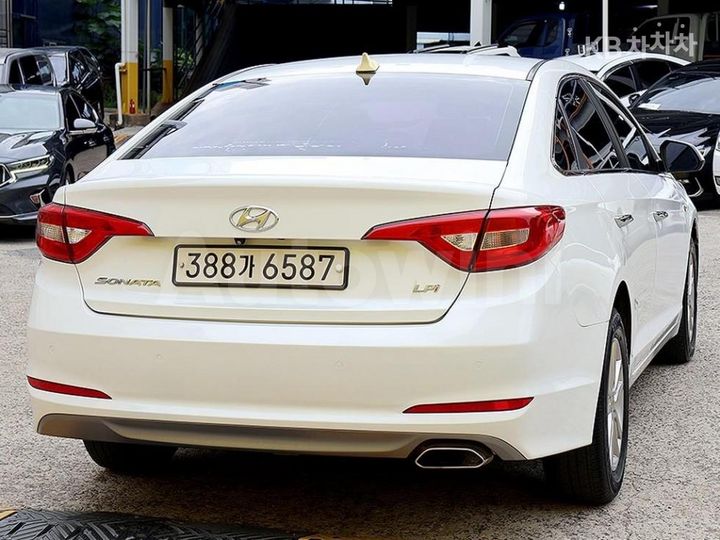 Hyundai Sonata 2017 KMHE341DBHA263069 — 4