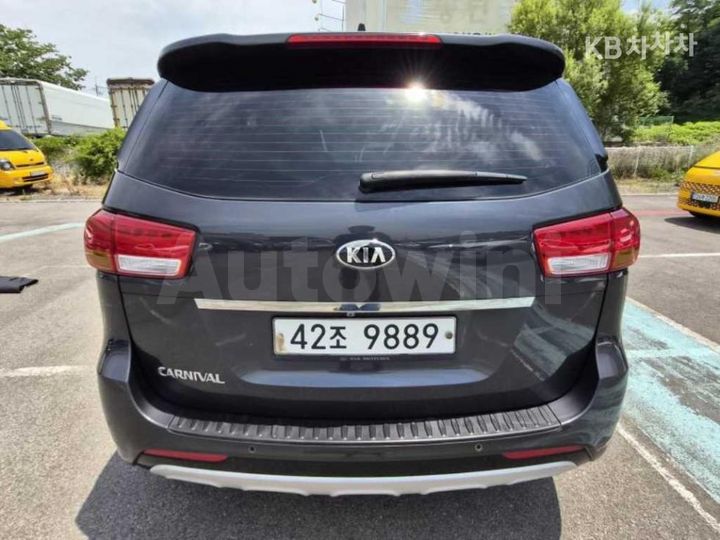 Kia Carnival 2017 KNAME81ABHS278570 — 4