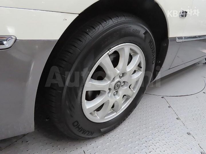 Kia Opirus