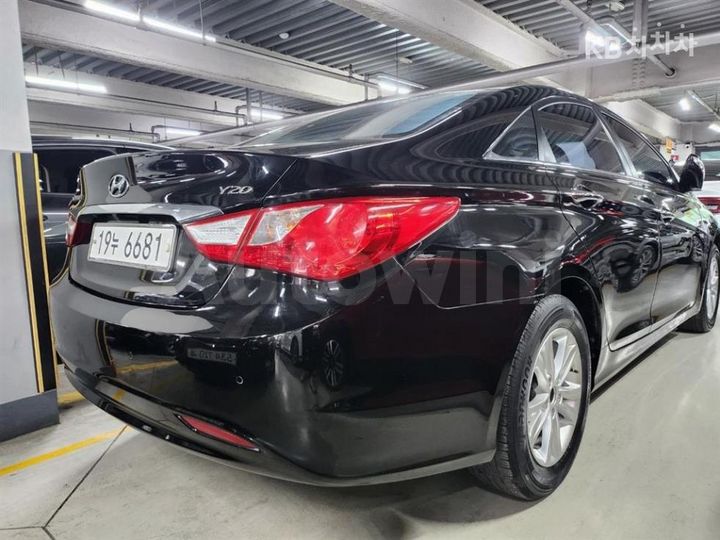 Hyundai Sonata 2010 — 2